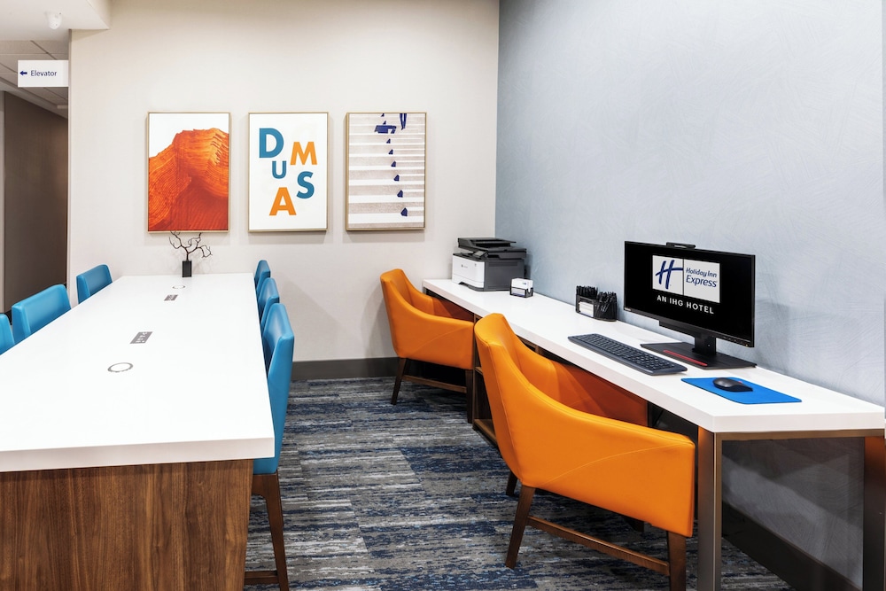 Holiday Inn Express Hotel Suites Dumas 64/72