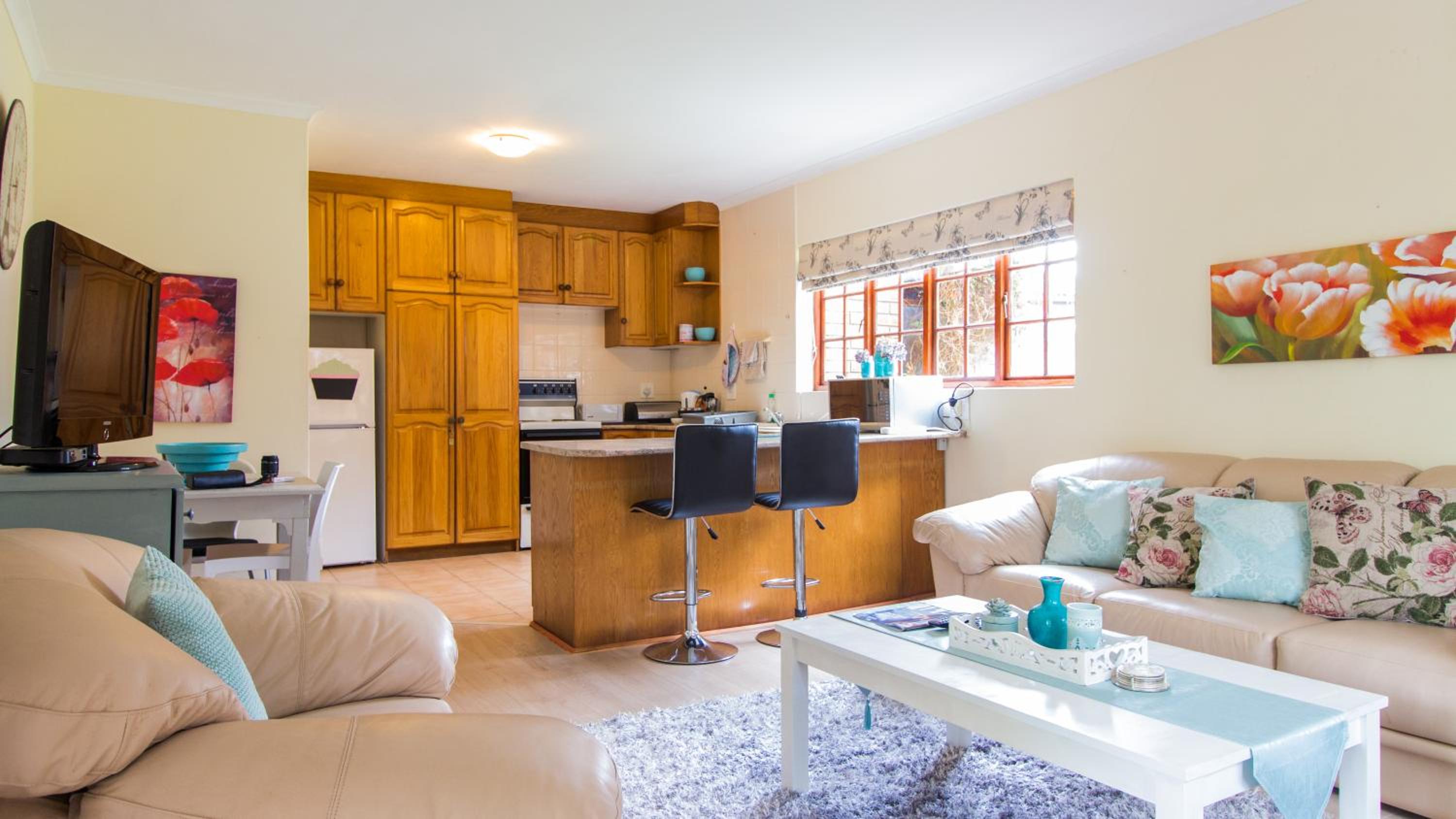 Lavender Lane Guest House [VR] 10/18