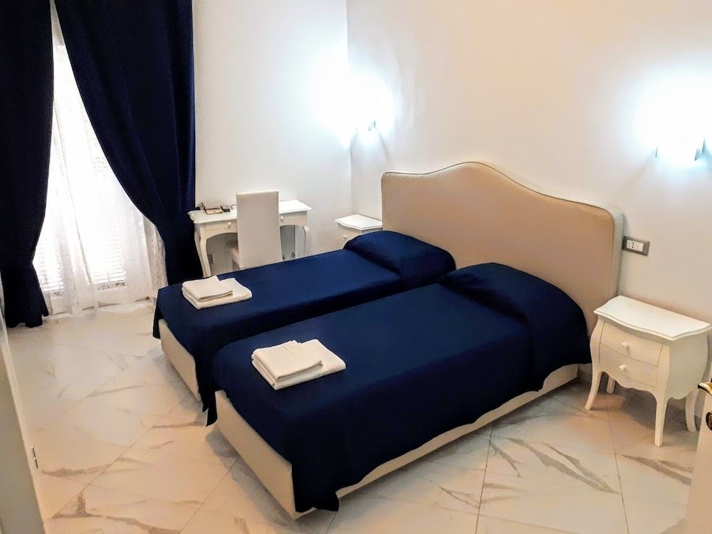 Colosseo Rooms 6/24