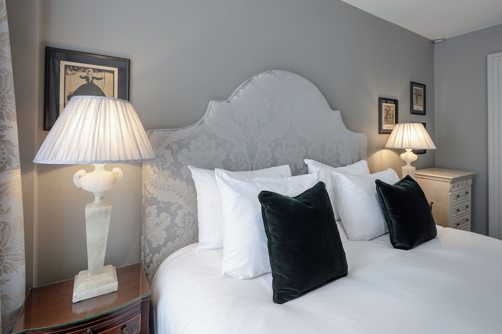 No 30 Knightsbridge 29/53