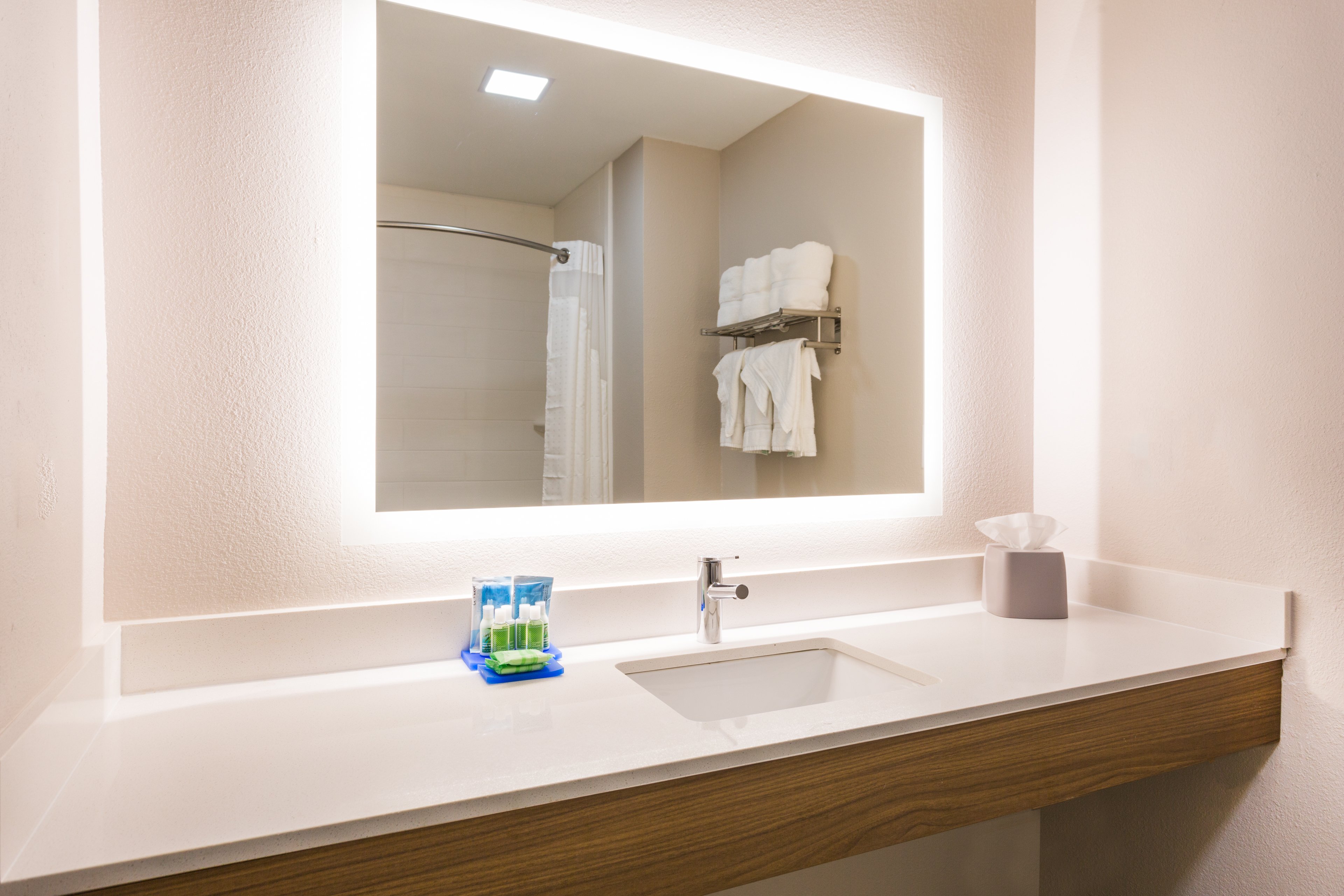 Holiday Inn Express Plymouth 52/54