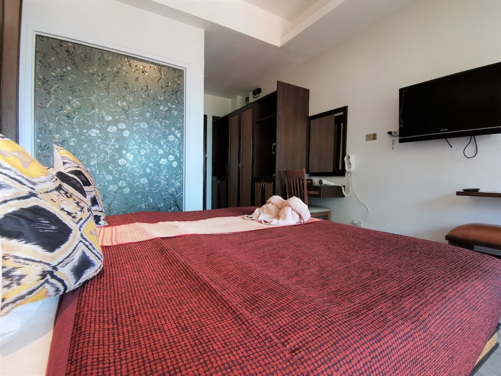 DELUXE, DOUBLE BED