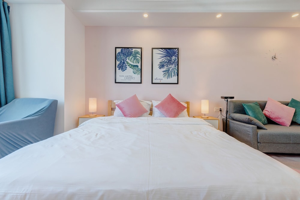 STANDARD, QUEEN BED