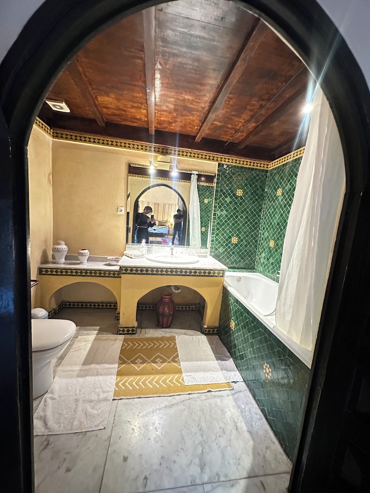 RIAD A LA BELLE ETOILE 46/83