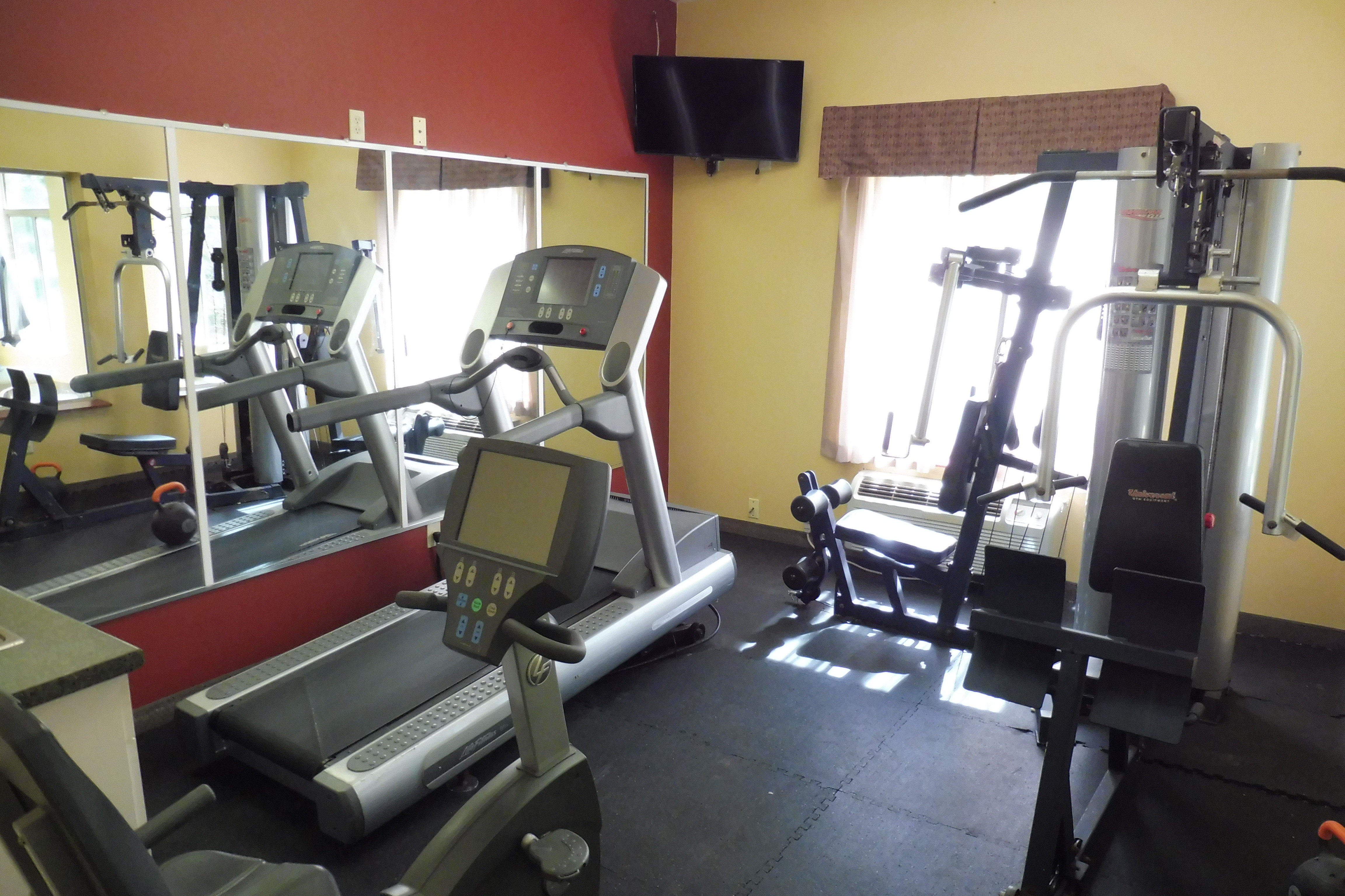 Red Roof Inn & Suites Galloway 2/3