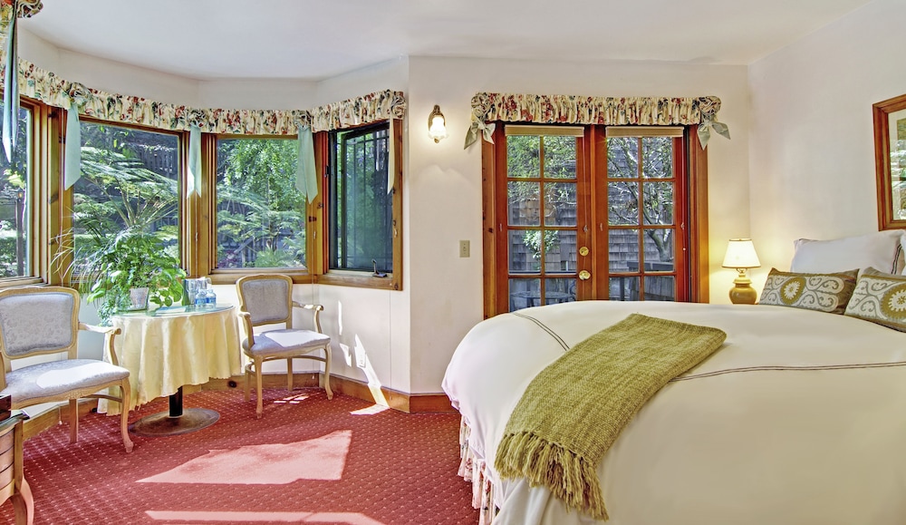 Babbling Brook Inn 31/70