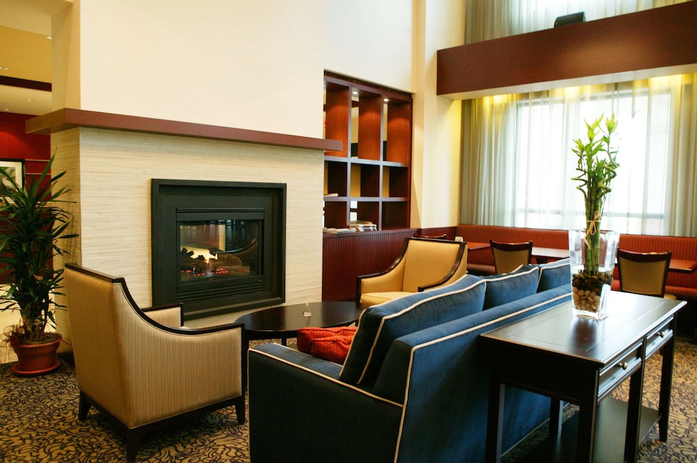Hampton Inn and Suites by Hilton Laval 46/71
