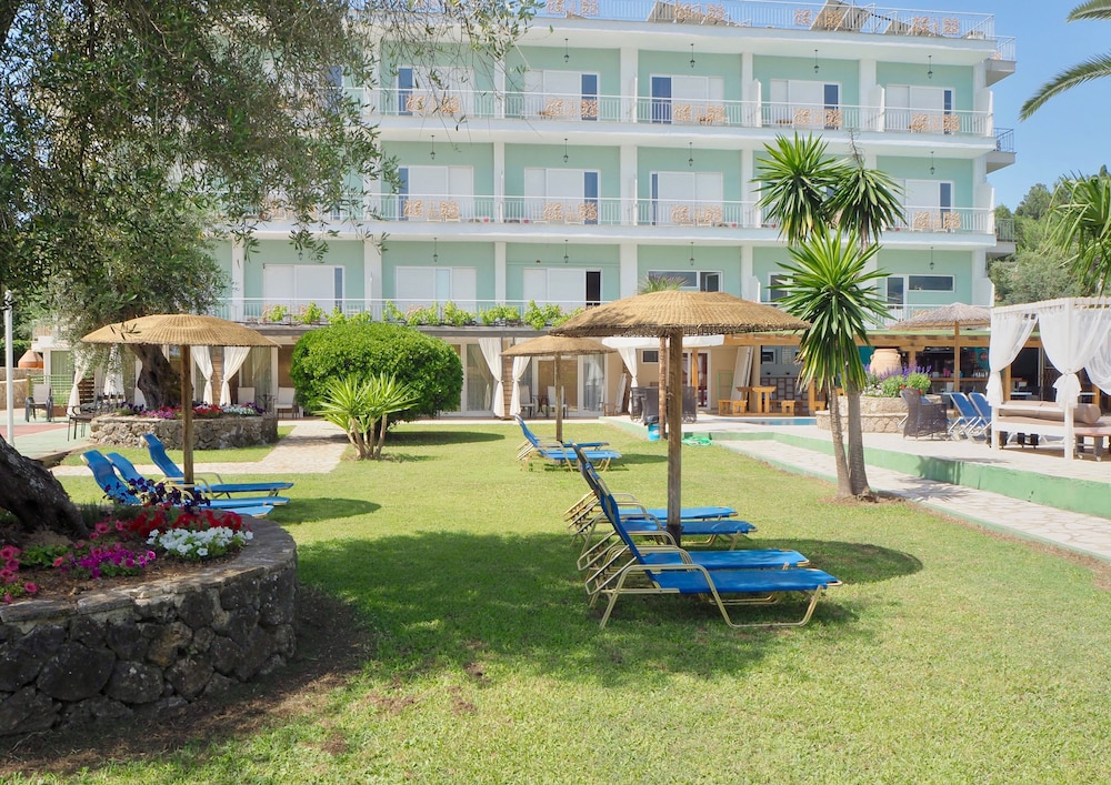 Paloma Blanca Hotel 45/55