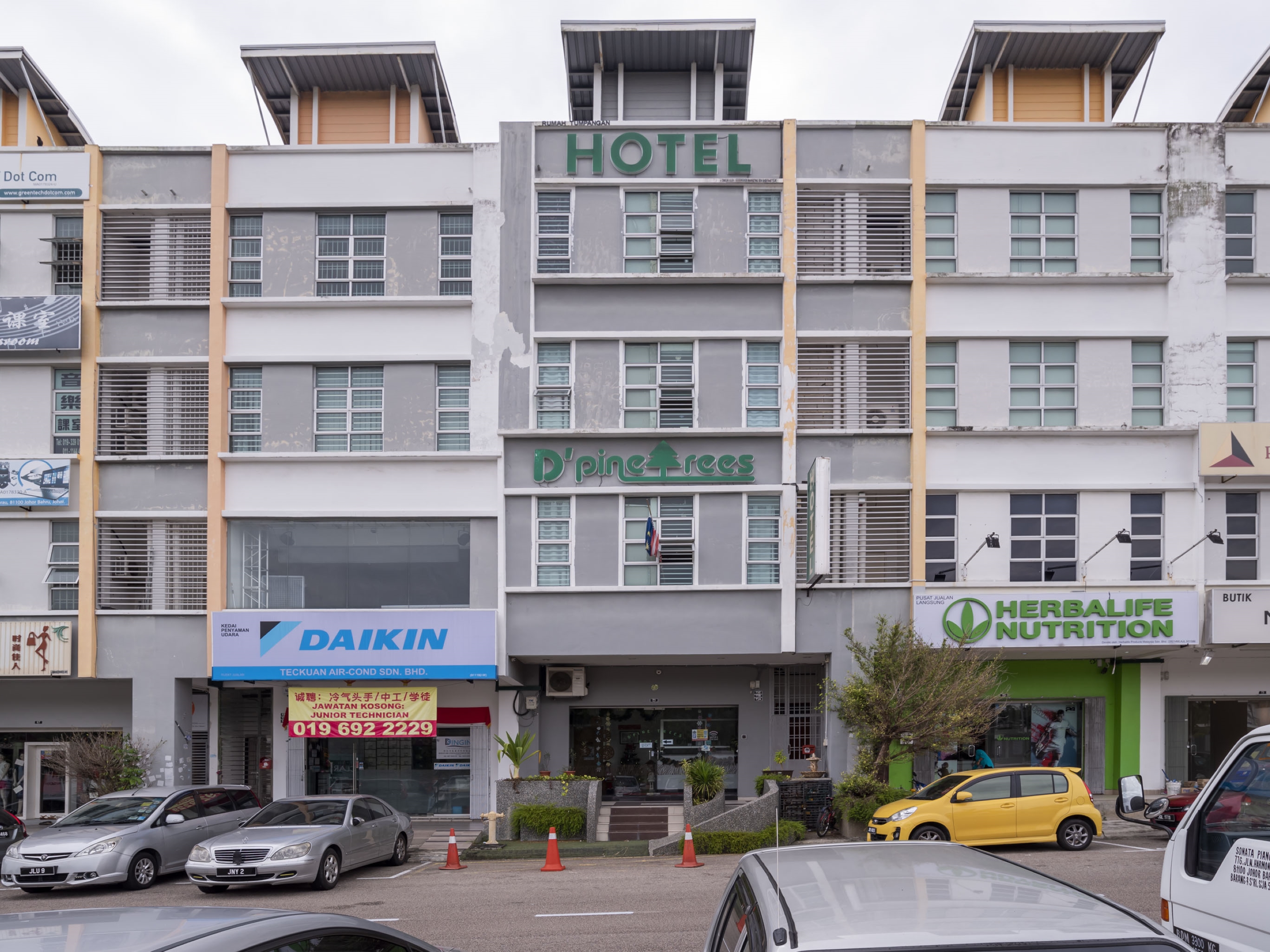Oyo 614 D'pinetrees Hotel 1/26
