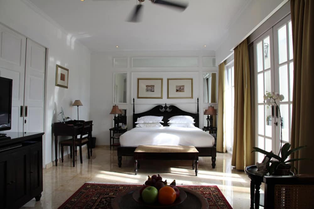 JUNIOR, KING BED