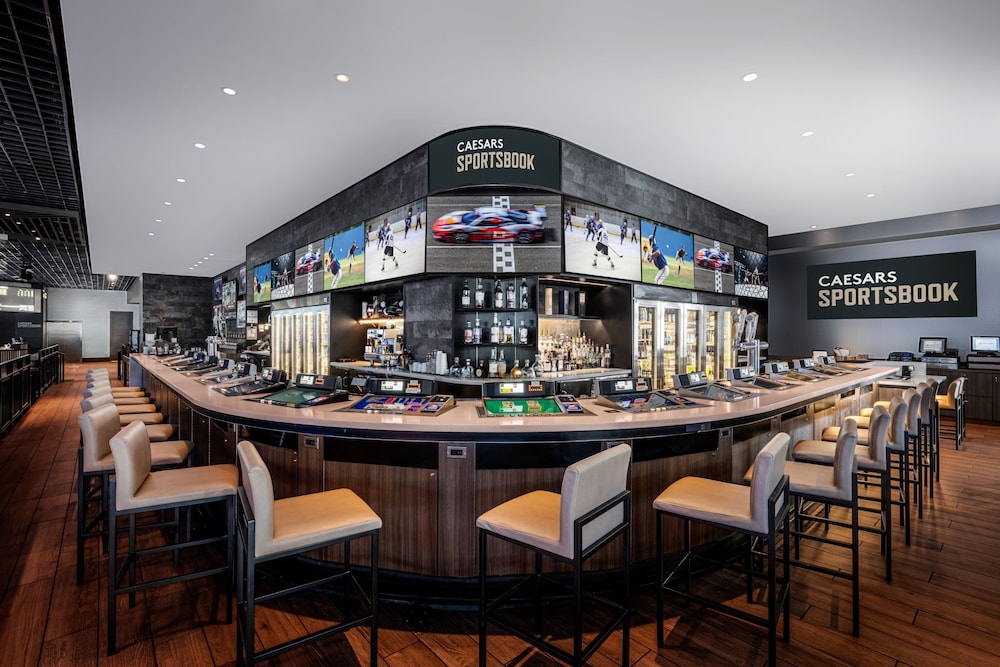 The LINQ Hotel & Casino - A Caesars Rewards Destination 38/54