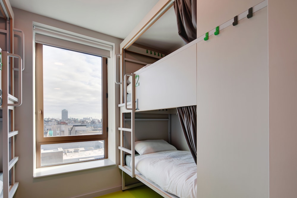 PRIVATE, MIXED DORM, 4 BEDS