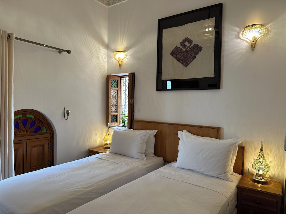 STANDARD, DOUBLE OR TWIN BED