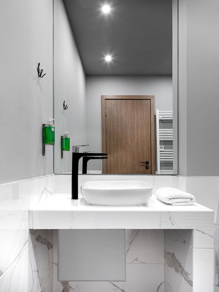 Thisean Modern Suites 11/50