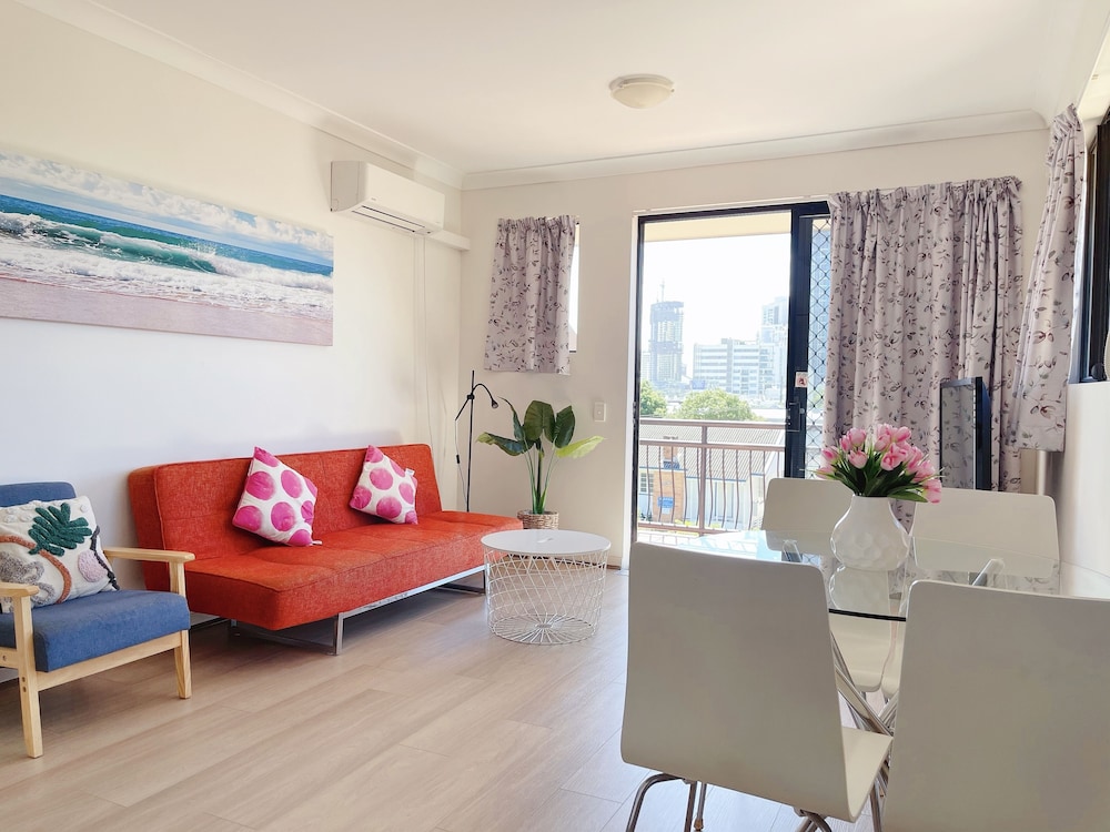 Mermaid Beach Park View 50/72