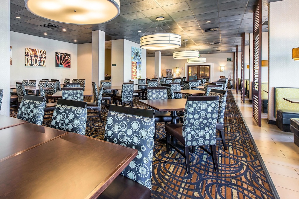 Clarion Hotel Anaheim Resort 34/45