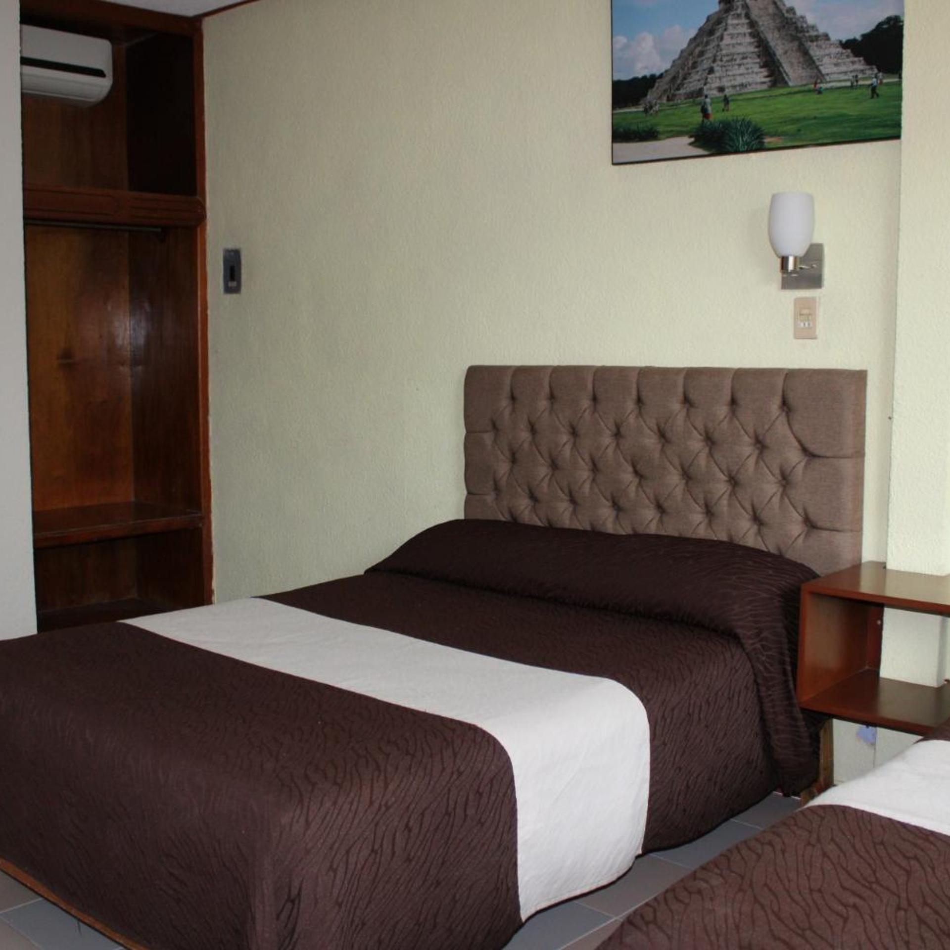 Room, Twin Beds, Pool View