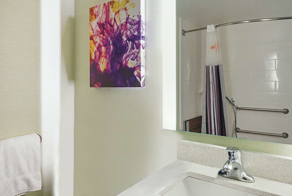 La Quinta Inn & Suites by Wyndham Orange County Airport 42/55