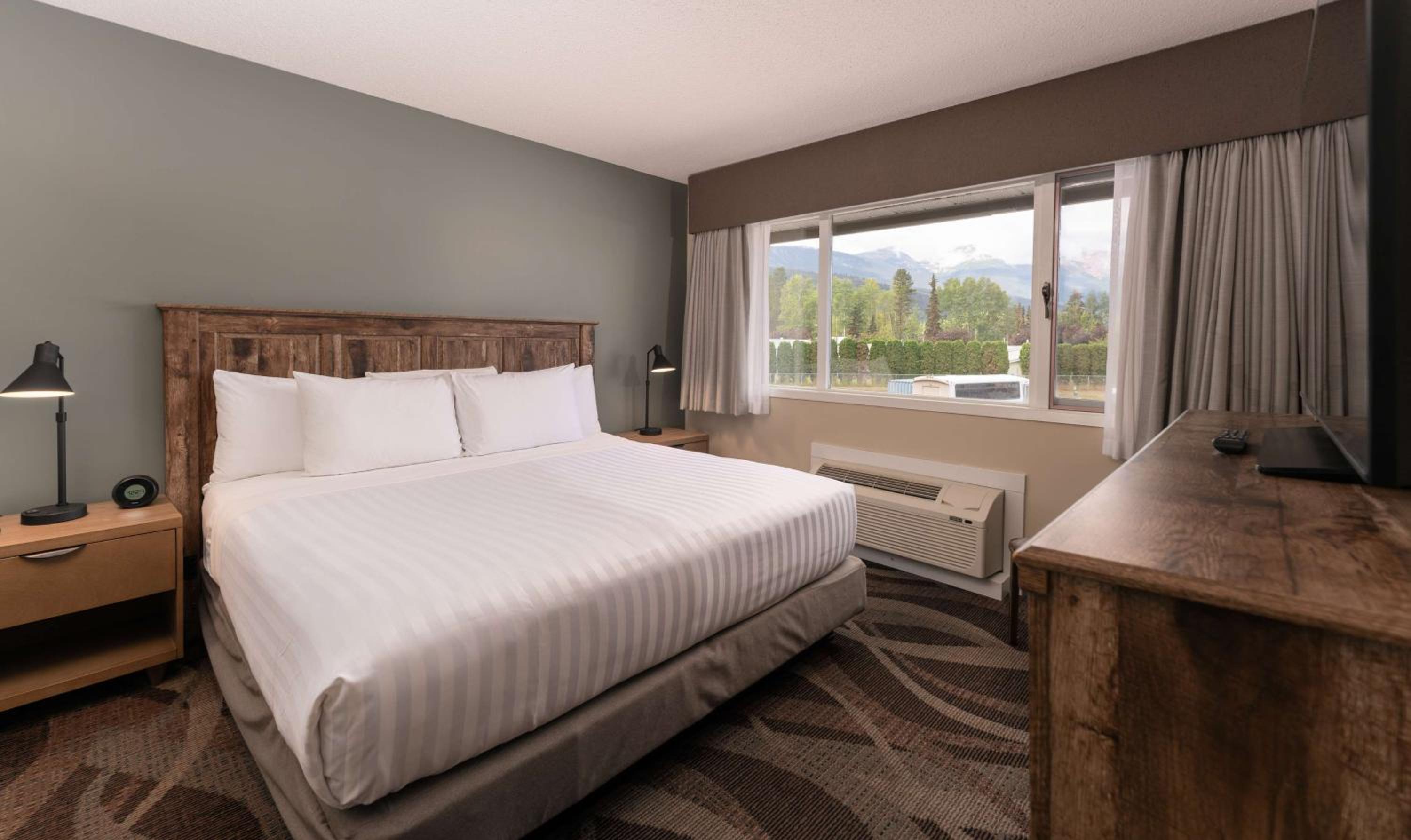 1 Bedroom, Suite, King Bed, Kitchenette, Prestige Hudson Bay Lodge & Conference Centre, WorldHotels 2/6