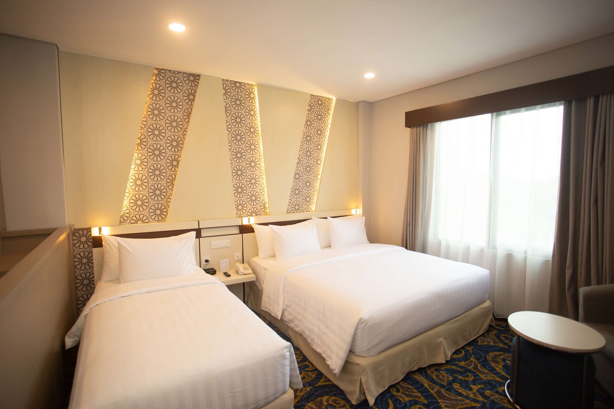 Executive, 1 Queen and 1 Single Bed