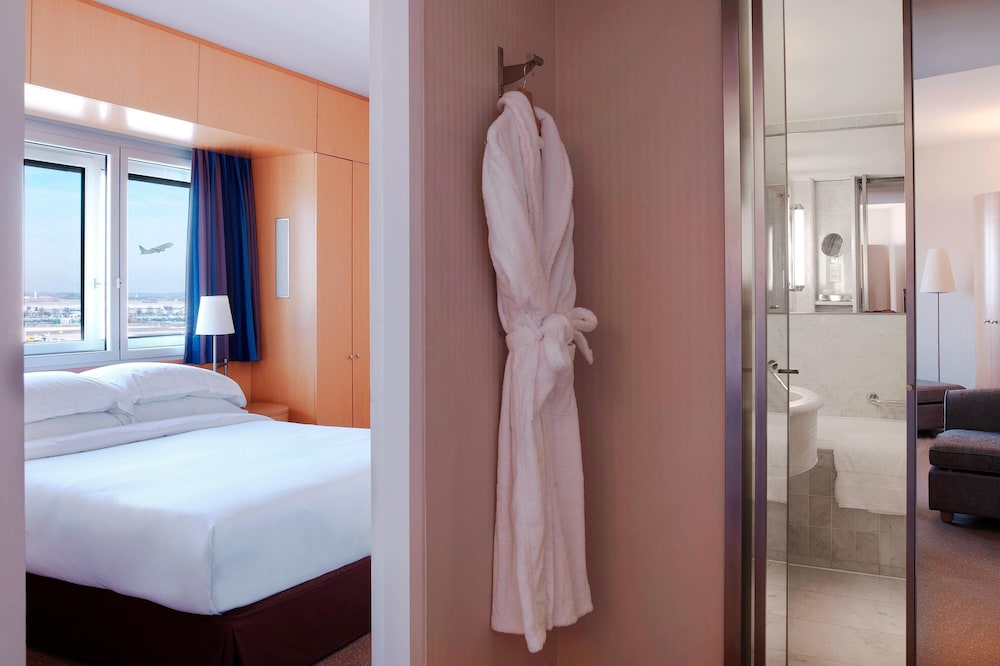 Sheraton Paris Charles de Gaulle Airport Hotel 11/33