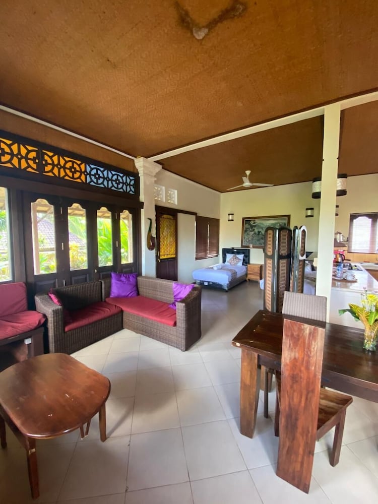 Dukuh Village Homestay & Villas 54/72