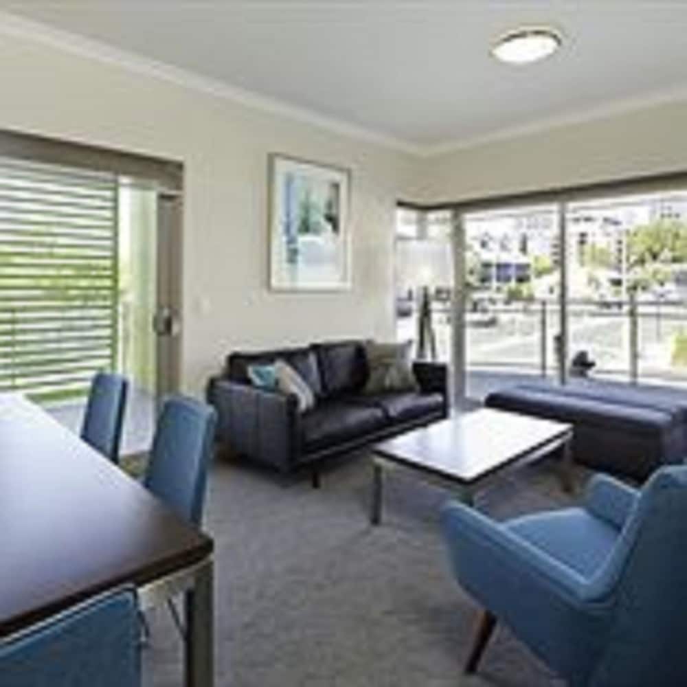 Baileys Serviced Apartments 51/76
