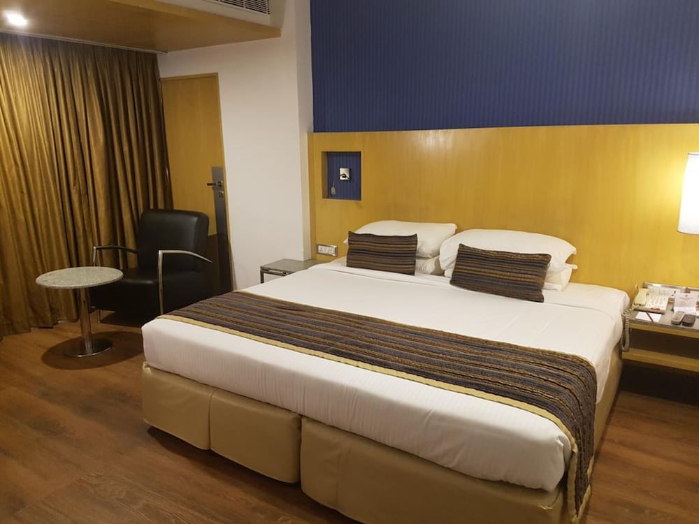 Ramee Guestline Dadar 12/71