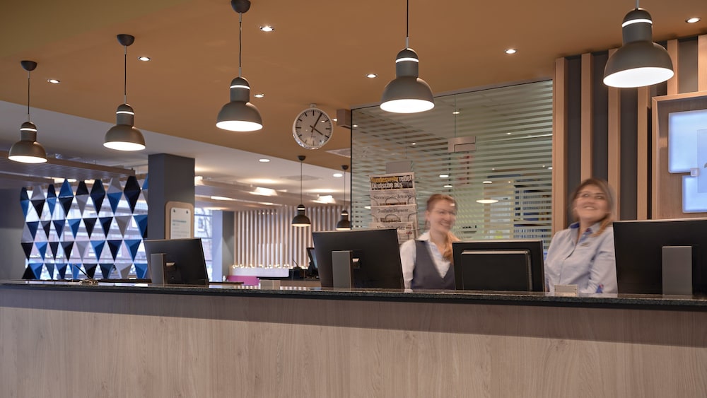 HOLIDAY INN EXPRESS FRANKFURT MESSE 8/40