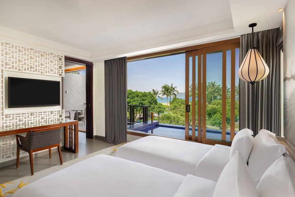 Seaview Junior Pool Suite Twin