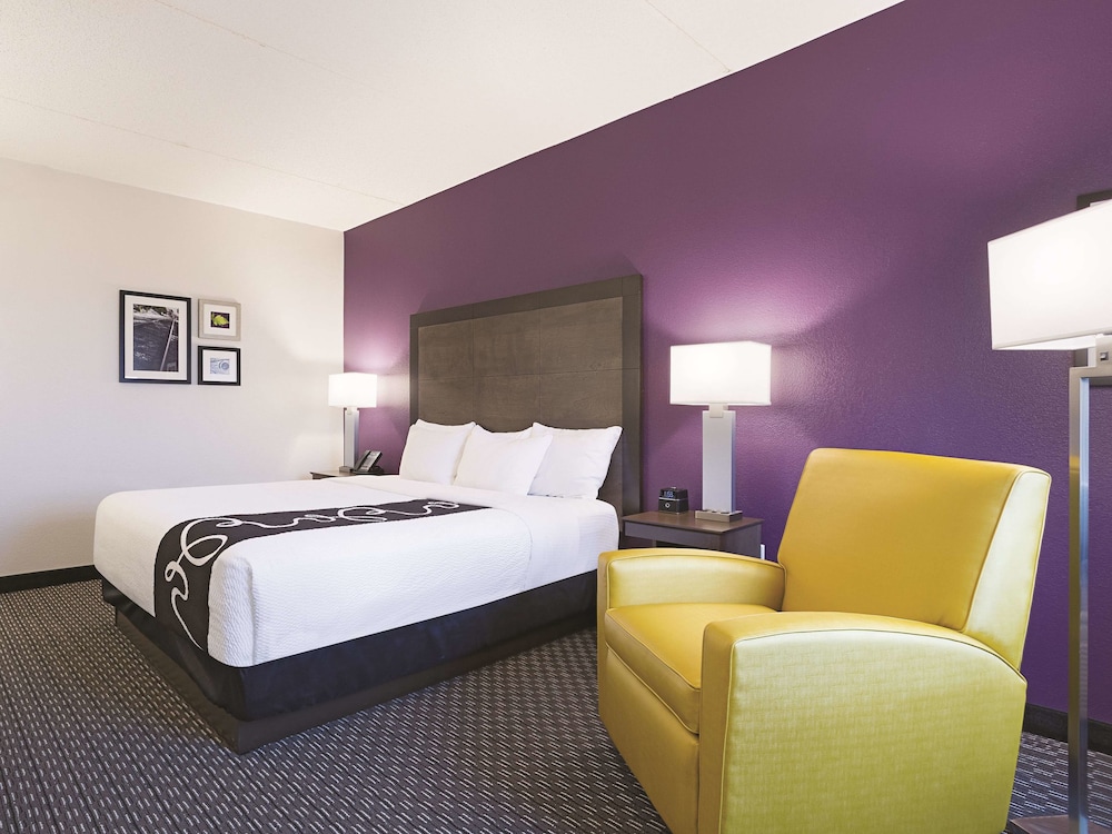 La Quinta Inn & Suites by Wyndham Myrtle Beach - N Kings Hwy 17/42