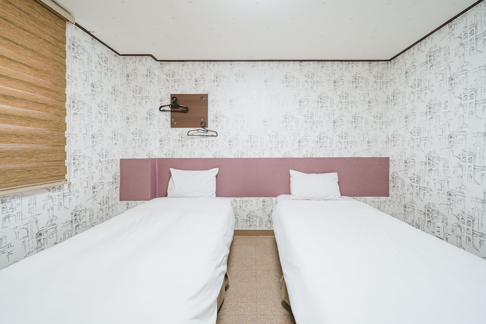 New Manhattan Hotel 15/25