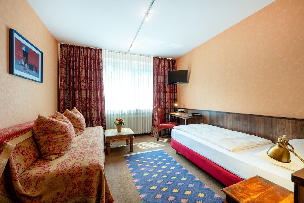 COMFORT, TWIN BEDS