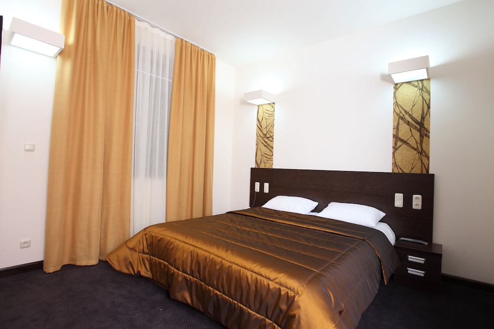 Cascade Hotel 28/46