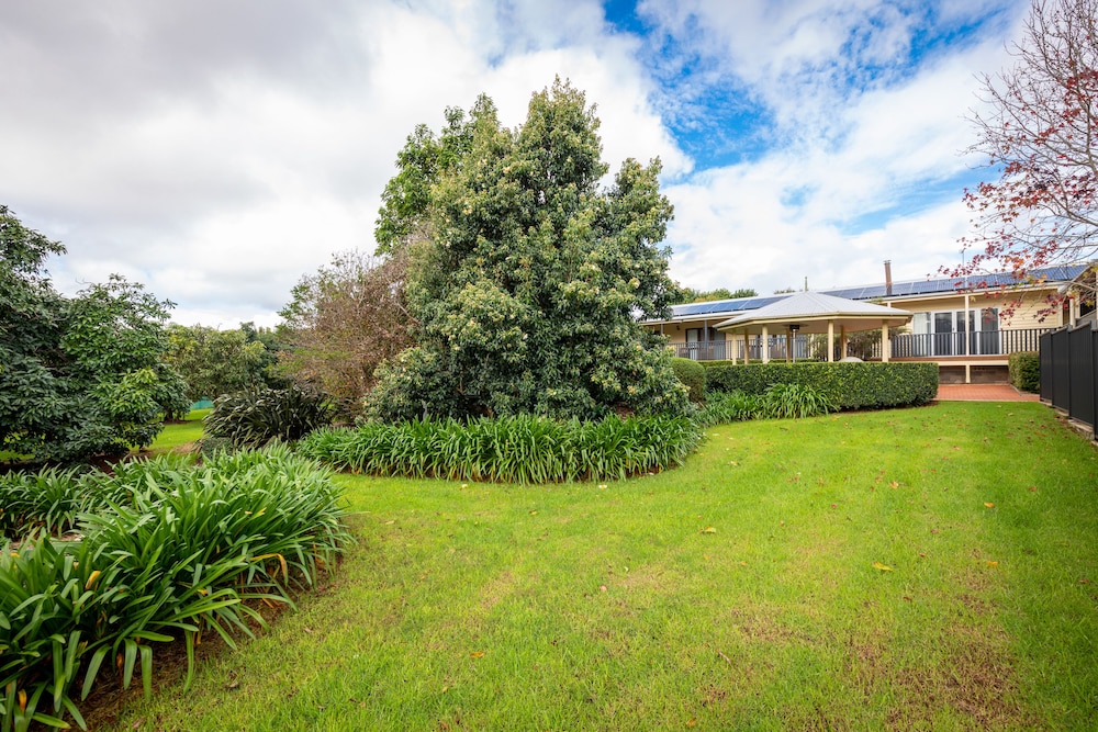 Camelot Boutique Accommodations 43/54