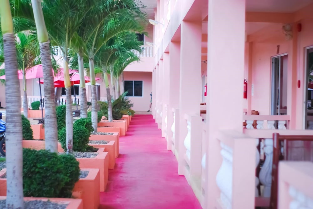 Conrada's Place Hotel And Resort 15/67