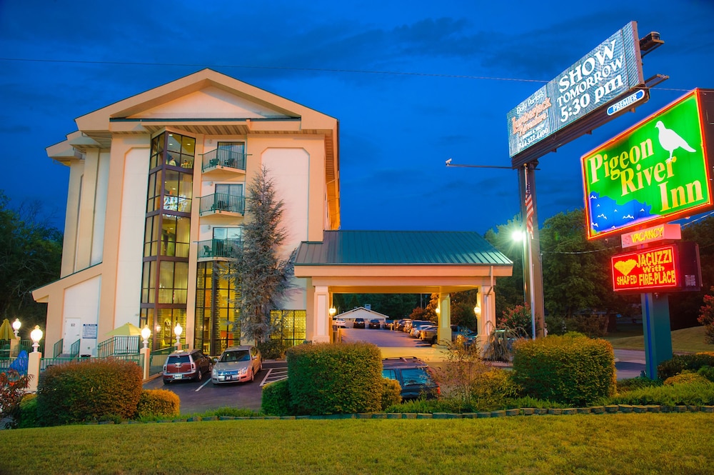 Pigeon River Inn 7/65