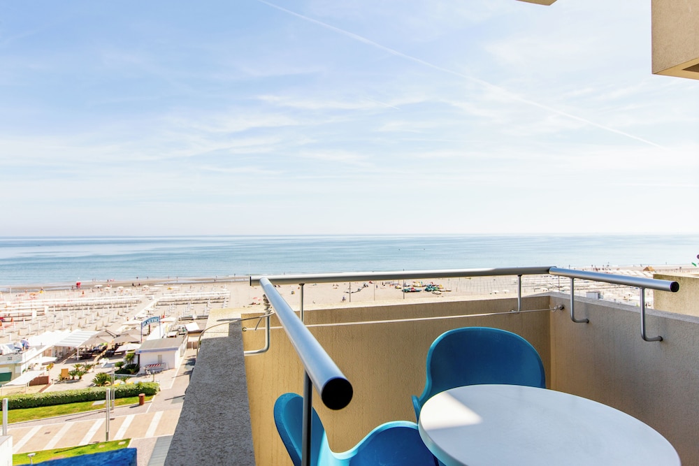 Hotel Baltic Riccione 63/68