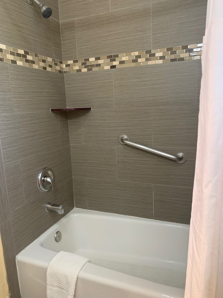 Oasis Inn & Suites 45/50