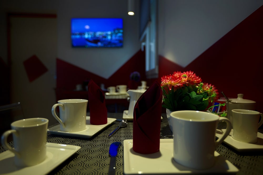 Hospitality Hotel 52/57