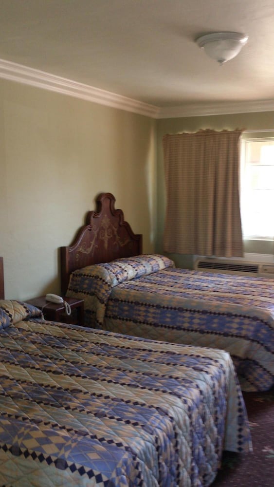 Santa Ana Travel Inn 12/40