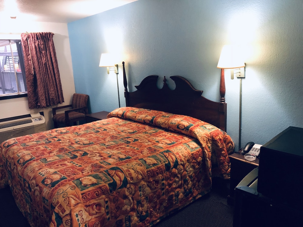 ROOM, KING BED, SMOKING