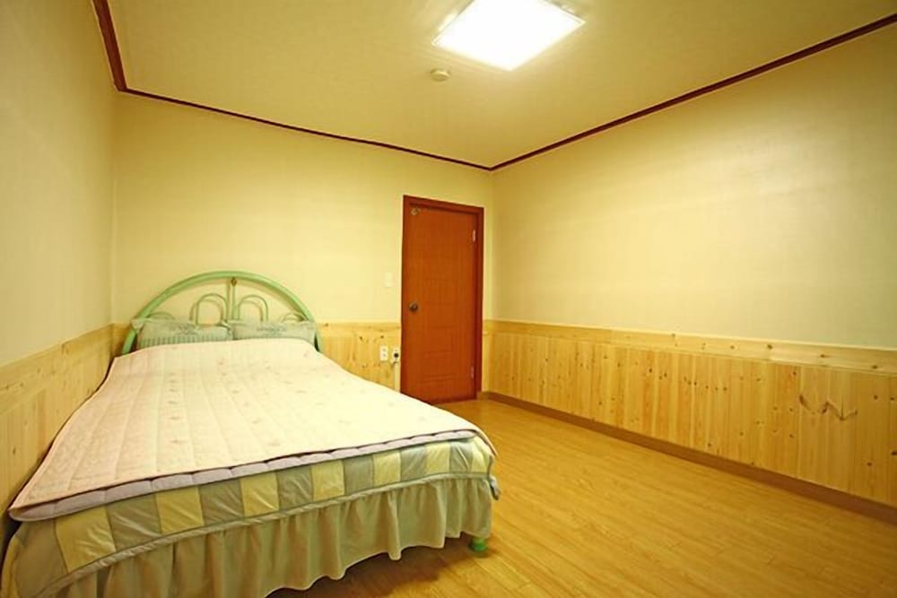 Galaxy, 2 Futon Beds
