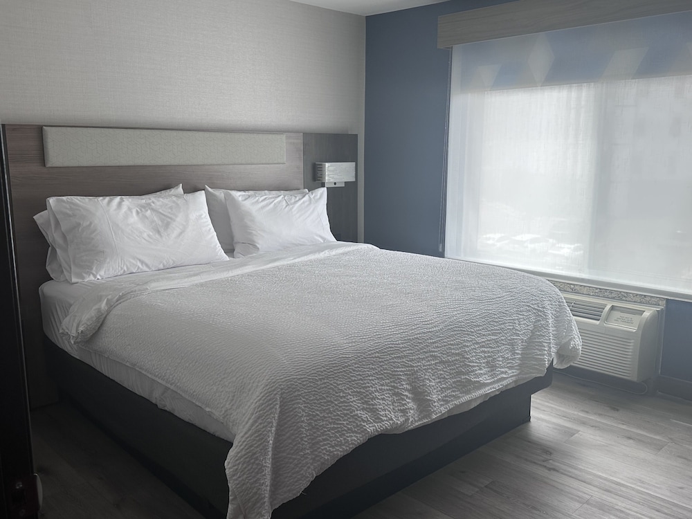 2 Bedrooms, Suite, Single Bed