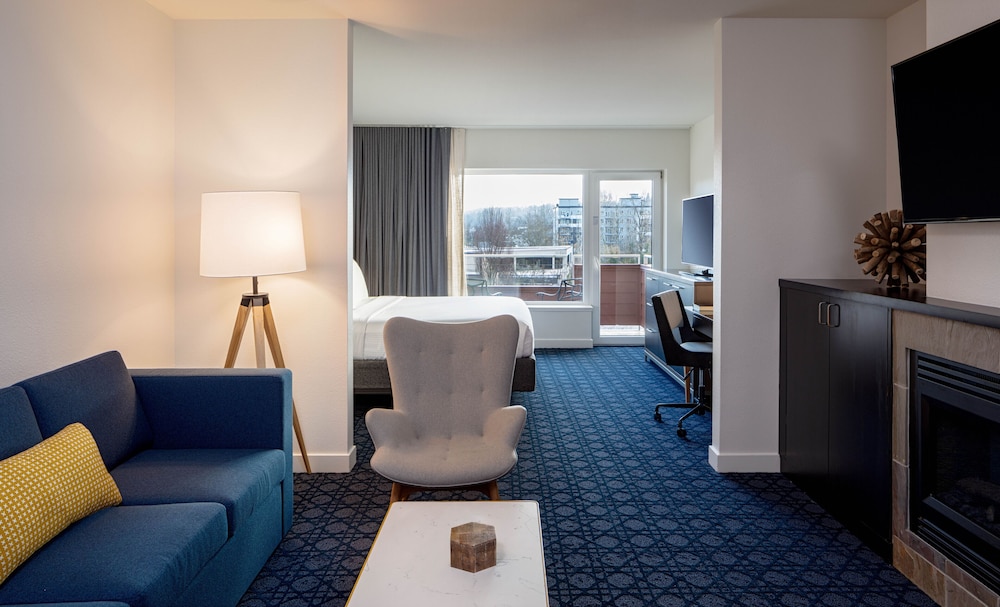 Rivers Edge Hotel Portland Tapestry Collection by Hilton 41/63