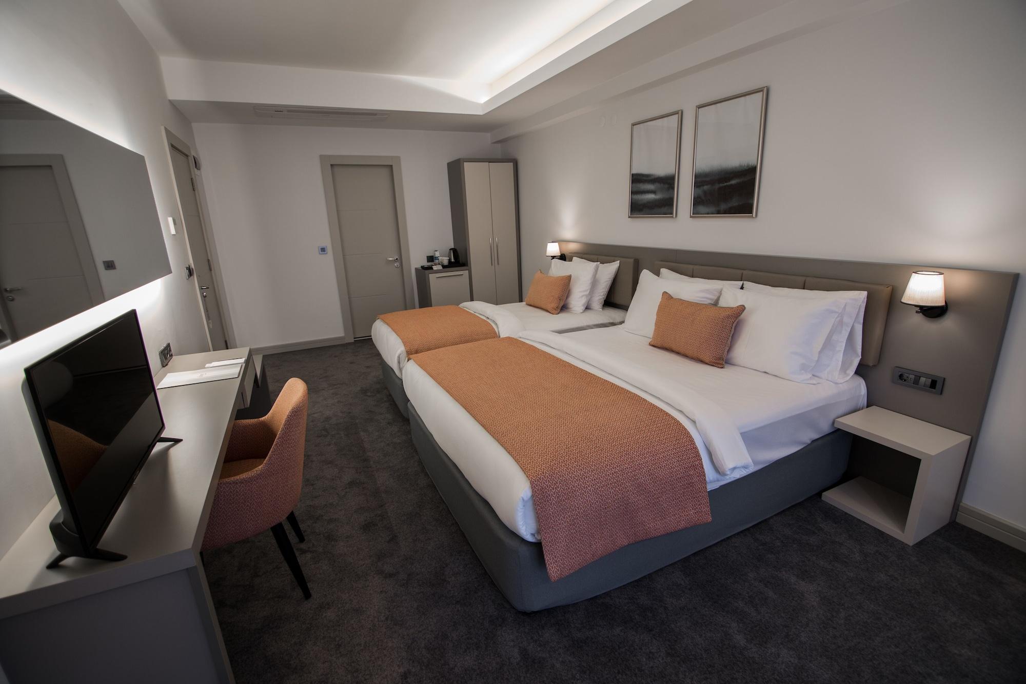 DOVV HOTEL 10/39