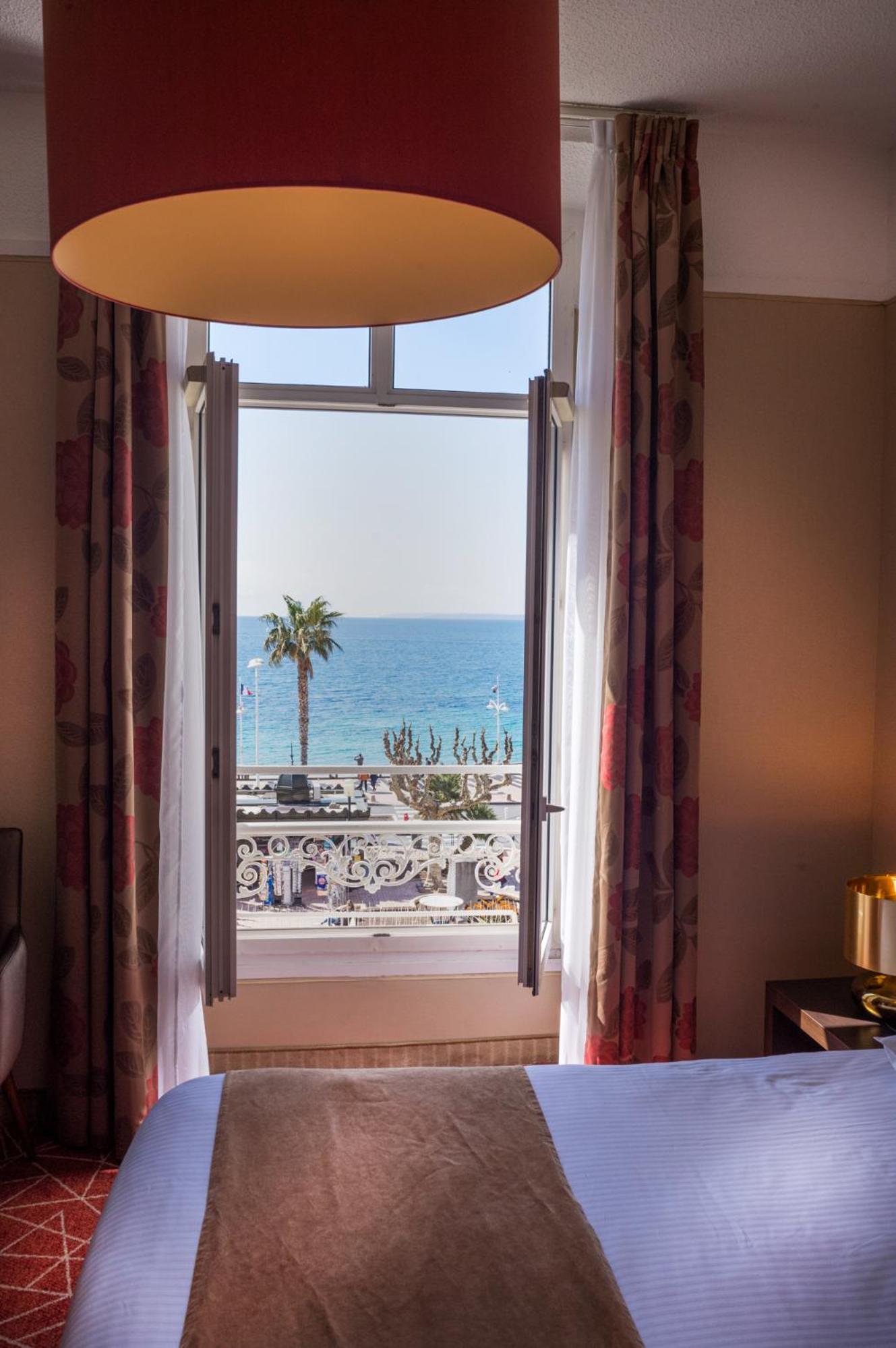 Prestige, Sea Side