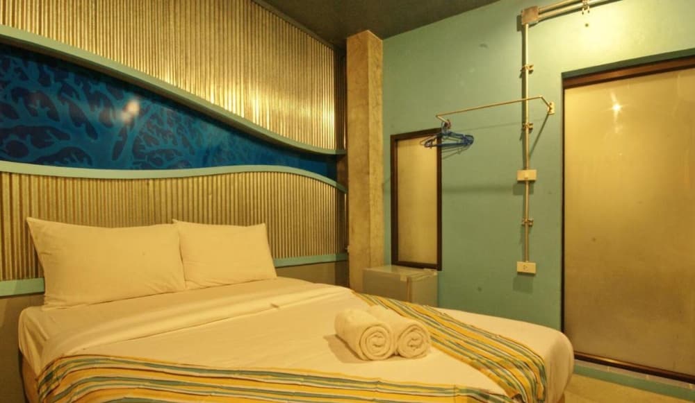 Seabox Khaolak Hostel 9/28