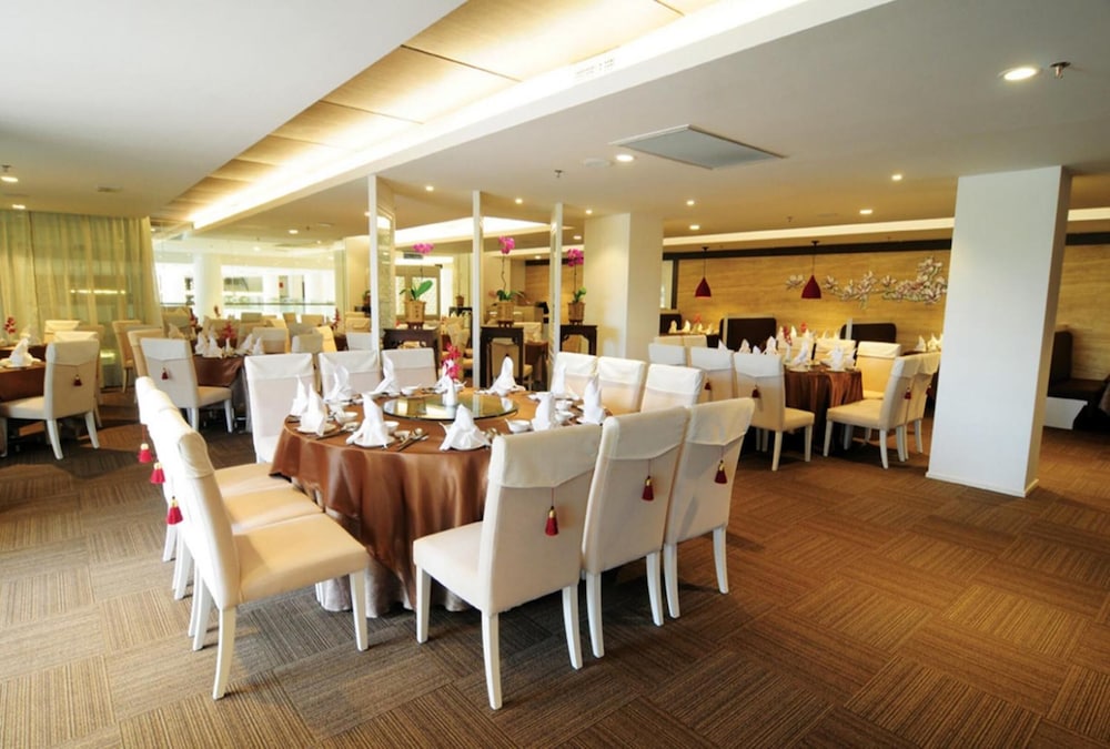 Kings Green Hotel 54/65