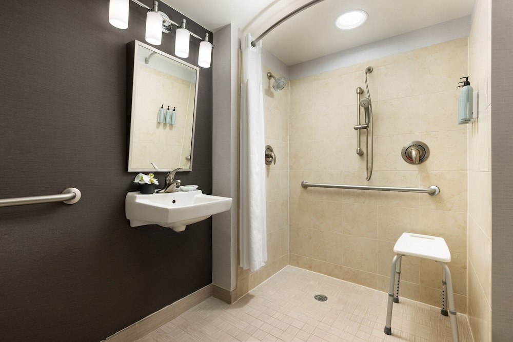 غرفة بسريرين مزدوجين بإطلالة على البحر في طابق مرتفع، Courtyard by Marriott Atlantic City Beach Block 5/7